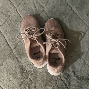 Athletic Works tenni shoes.